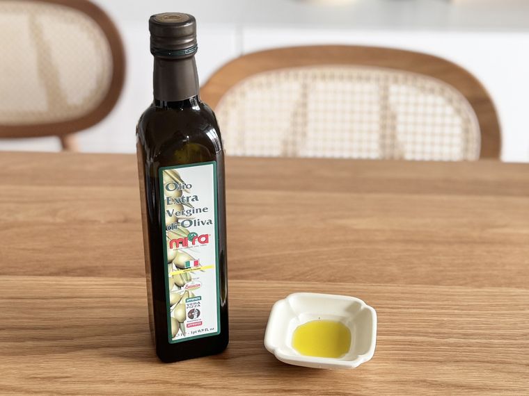 サイゼリヤのオリーブオイルとボトル