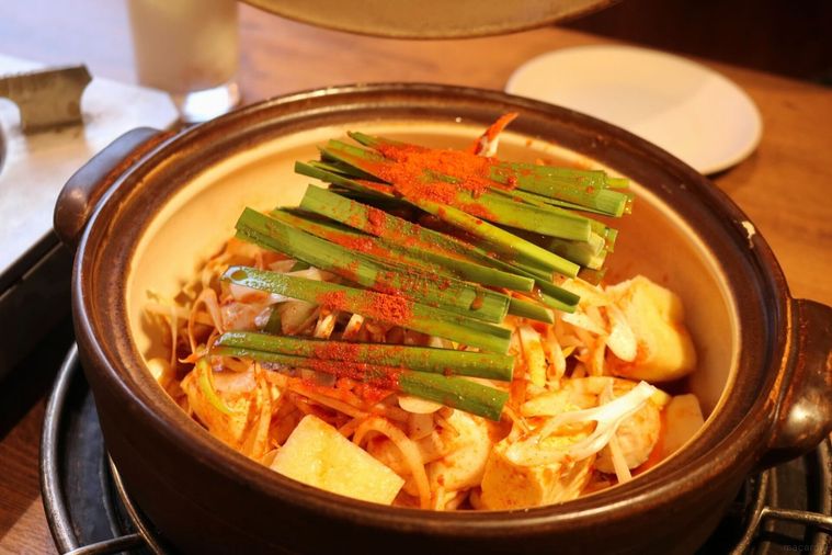 激辛鍋の火を通す前