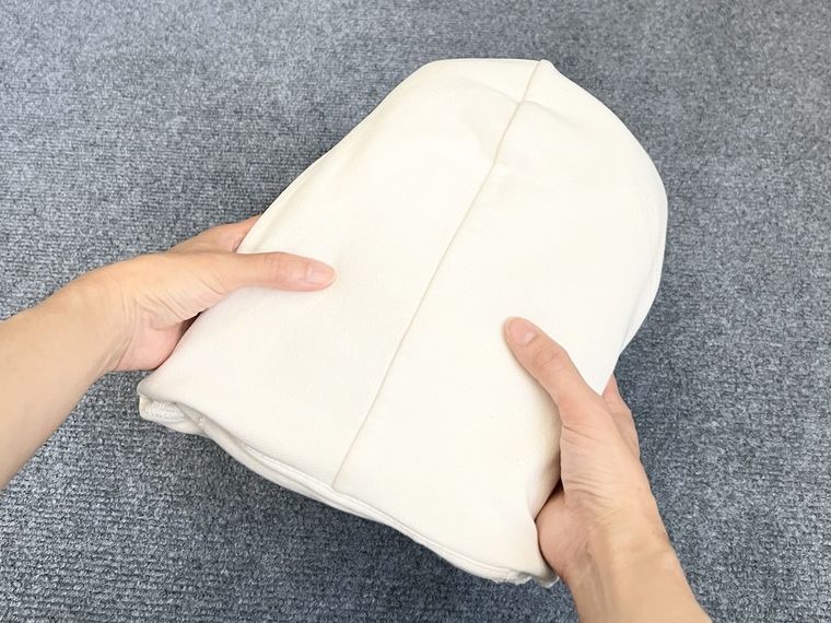 パーカーをたたんだ様子