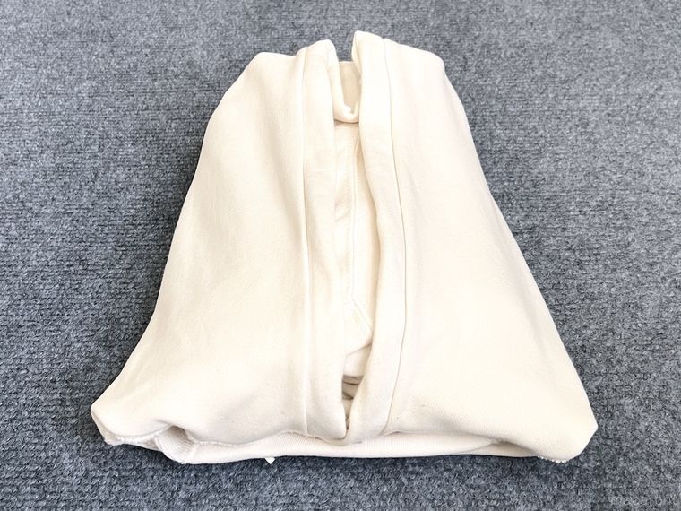 パーカーをたたんだ様子