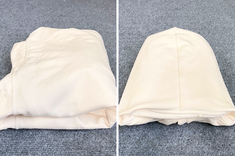 たたんだパーカー