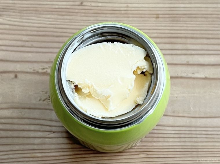 スープジャーにバニラアイスを入れた様子