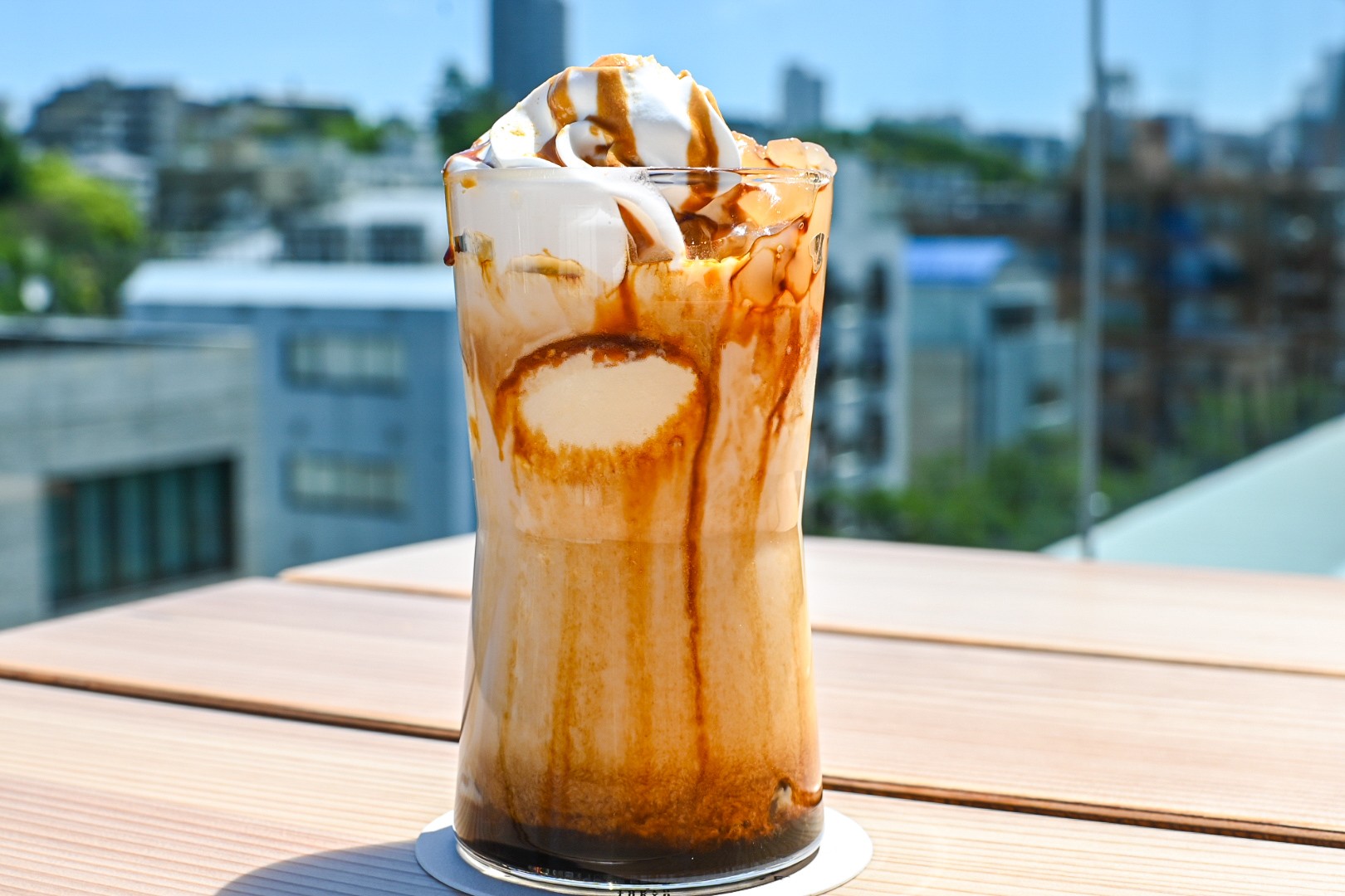 黒糖わらび餅パフェラテ!? スタバ「ロースタリー東京」の夏の新作