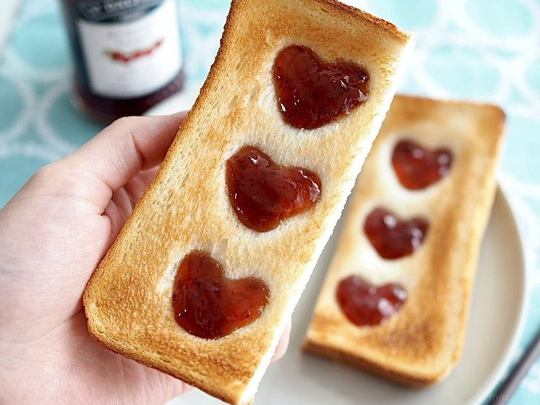 トーストのハートアレンジ