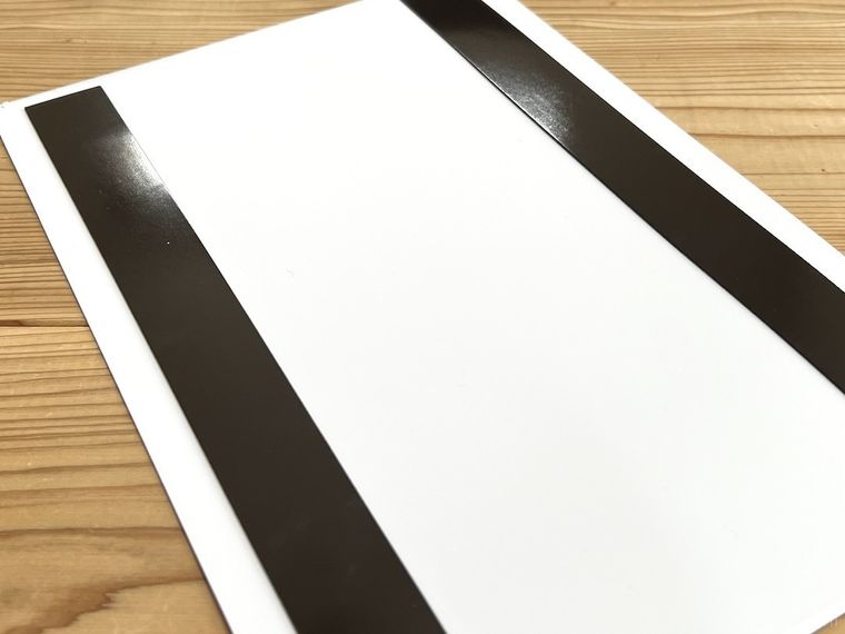 マグネット付きカードケースを裏返した様子