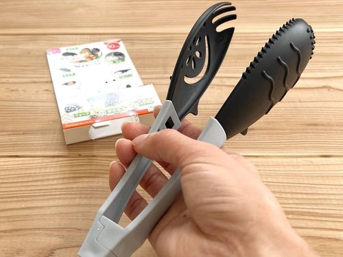 ダイソー「多機能トング」で10の作業をこなしてみた。使い勝手に『便利すぎる』『即買い決定』
