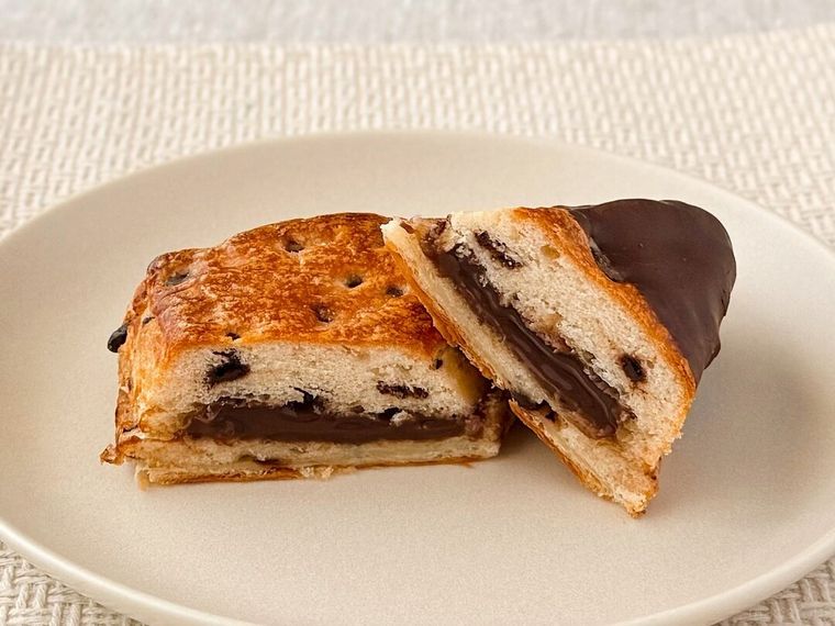 生スコーンクロワッサンチョコクリームの断面