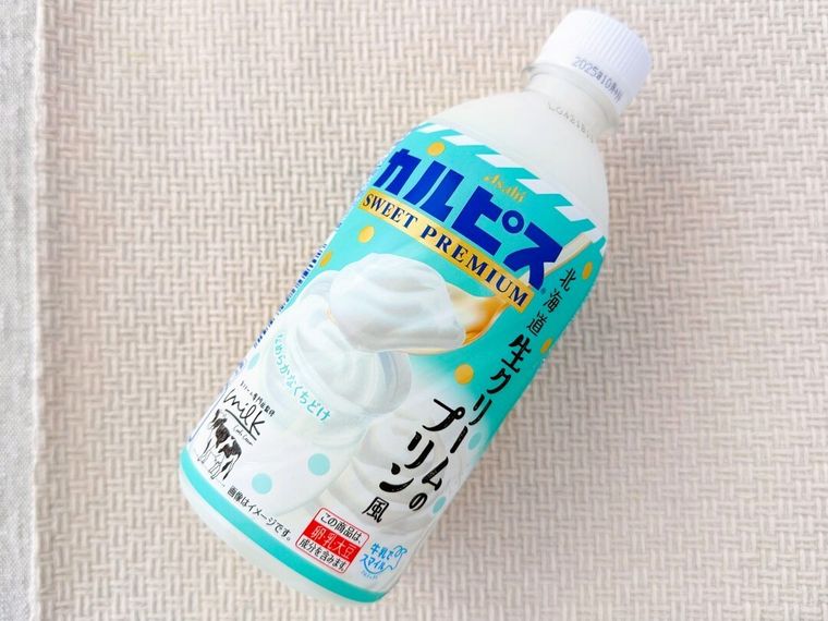 カルピス SWEET PREMIUM 北海道生クリームのプリン風のパッケージ