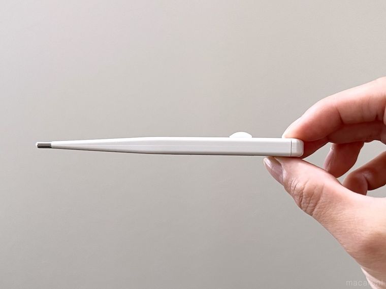 体温計のボタンにクッションゴムを貼った様子