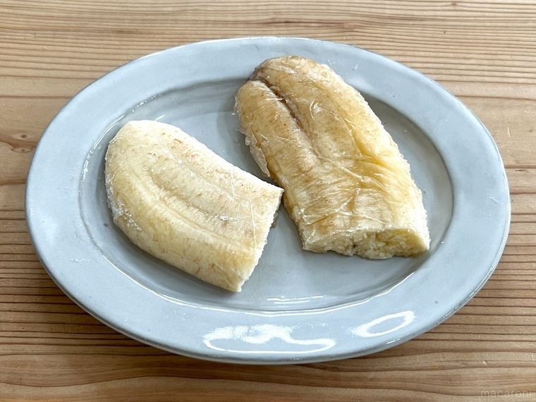つぶして冷凍したバナナを割った様子