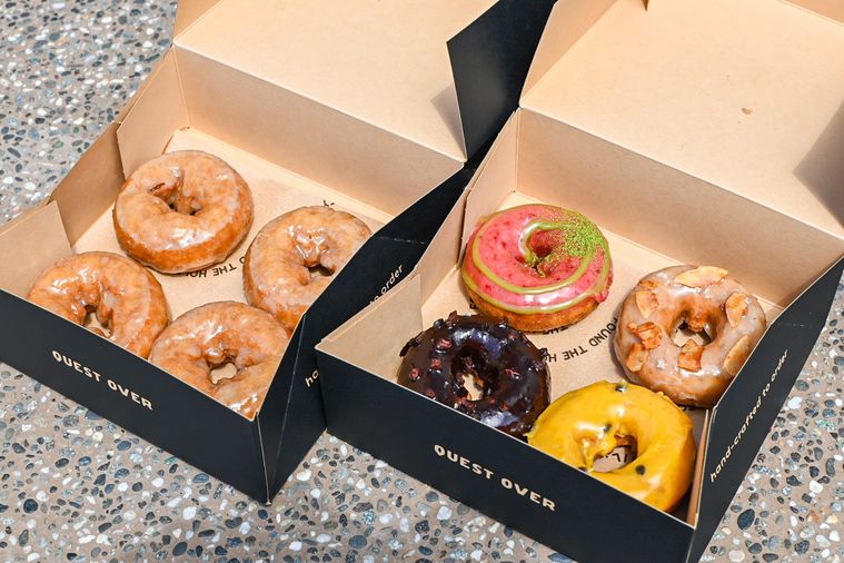 ドーナツのボックス2つ