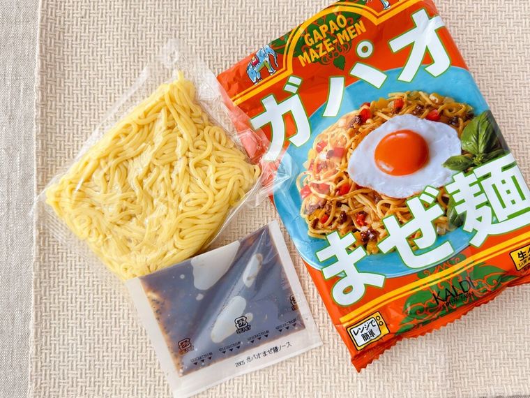 レンジで簡単ガパオまぜ麺 180gのパッケージを開けた様子