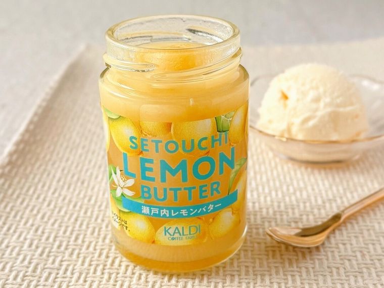 瀬戸内レモンバター 140gとバニラアイスが並んでいる様子