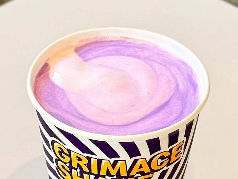 グリマスシェイク ブルーベリーヨーグルト味のふたを開けた様子