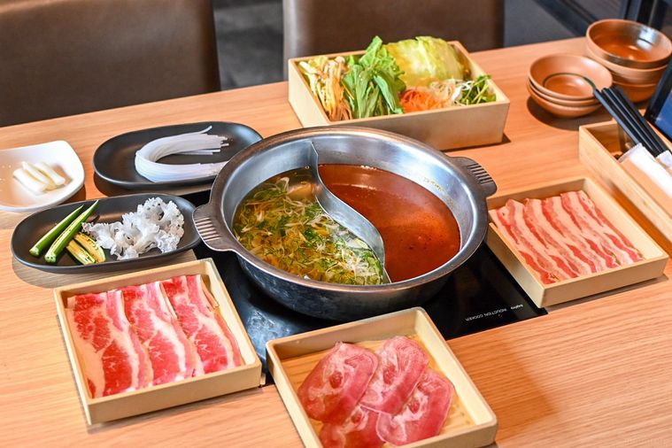 しゃぶしゃぶの出汁と材料