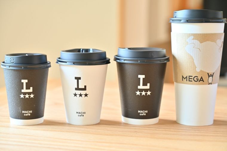 ローソンのホットコーヒー4種類を並べている