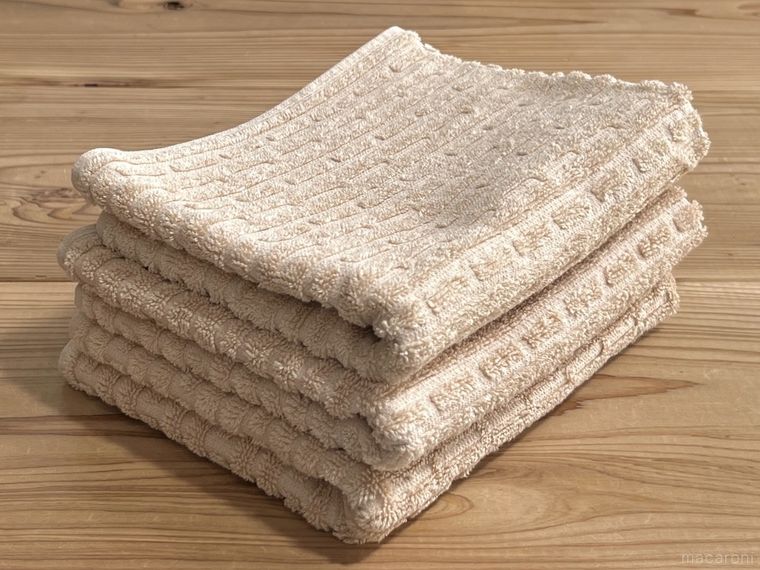 フェイスタオルを3枚重ねた様子