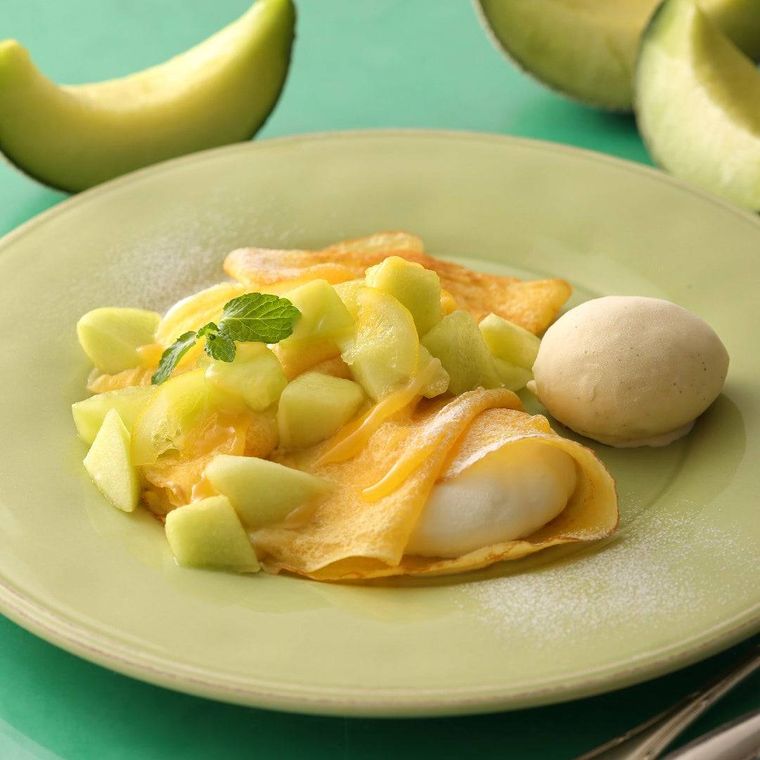 メロンクレープ バニラアイス添え