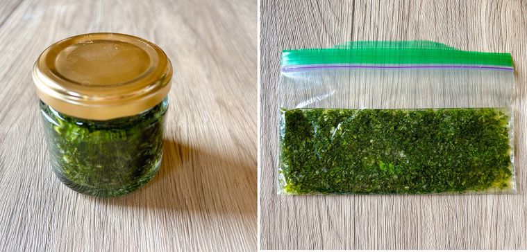 保存瓶に入った大葉ジェノベーゼ風、フリーザーバッグに入った大葉ジェノベーゼ風
