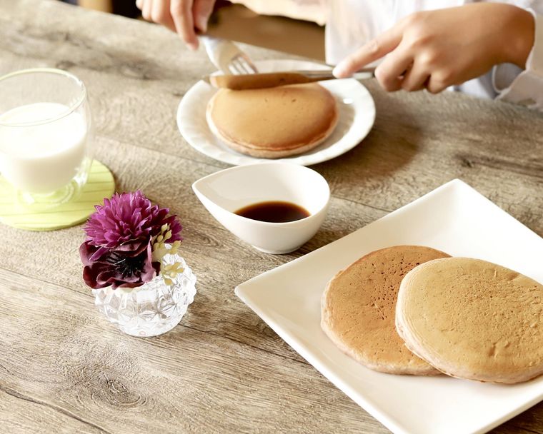 パンケーキを食べている様子