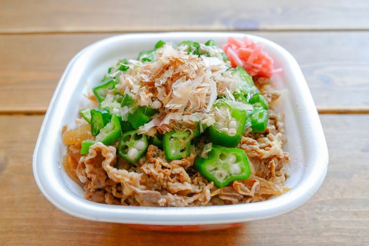テイクアウトのすき家のかつぶしオクラ牛丼