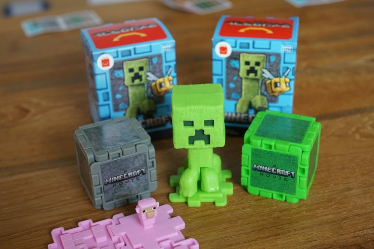 「ハッピーセット®『マインクラフト ザ・ムービー』」の第1弾ラインアップ