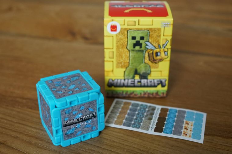 ダイヤモンドブロックとスティーブのイメージ