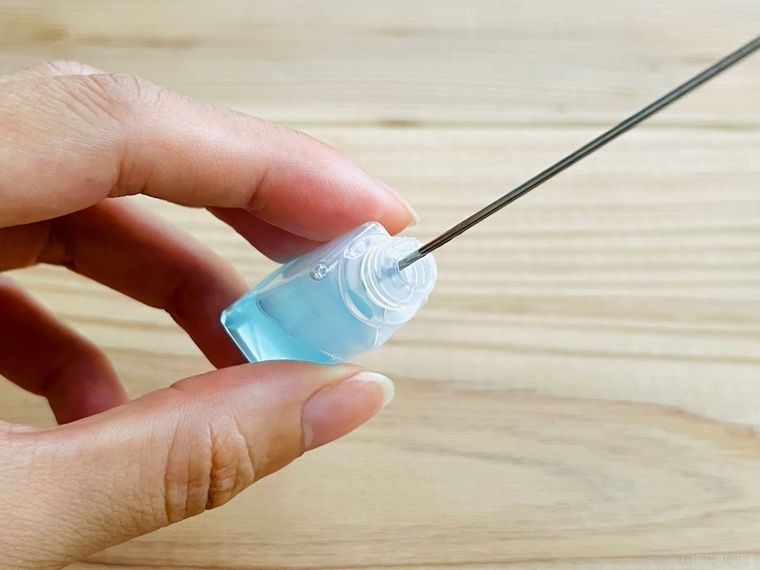 タレビンにマウスウォッシュを入れている様子