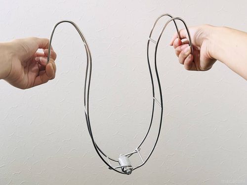 ダイソーの布団バサミで収納試したらすっきりまとまった安く済んで嬉しい