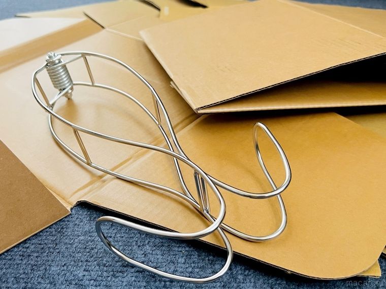 ダンボールとステンレス布団バサミ