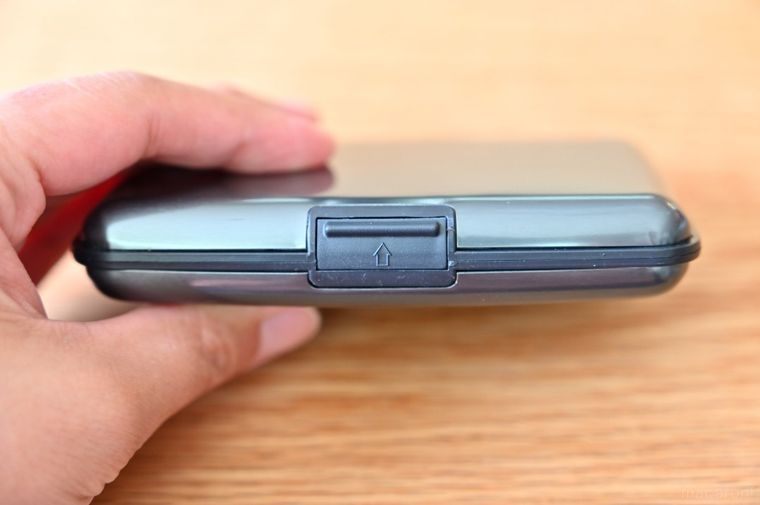 アルミケースの開閉口