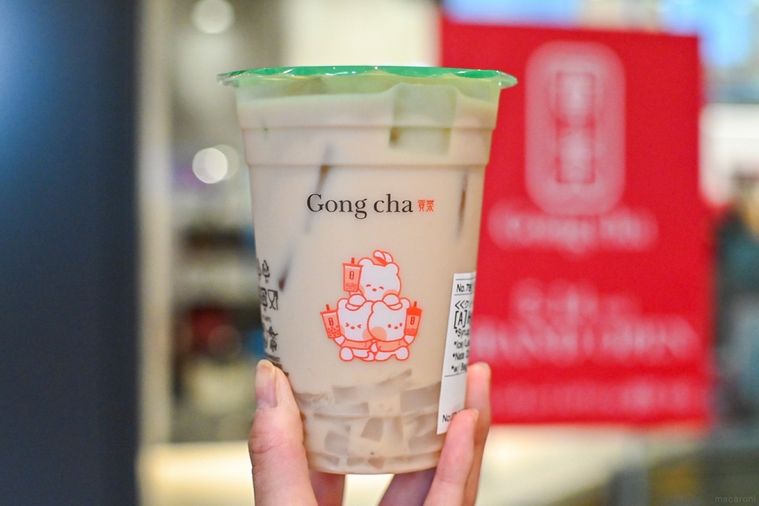 ドリンクを持っているところ