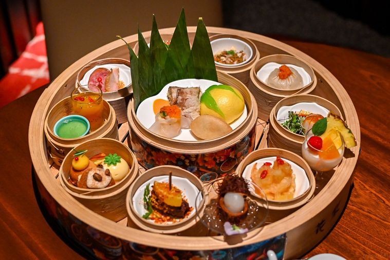 料理が入った大型蒸籠