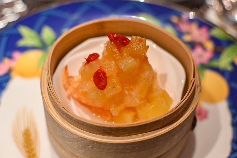 えびのフリットとパイナップル