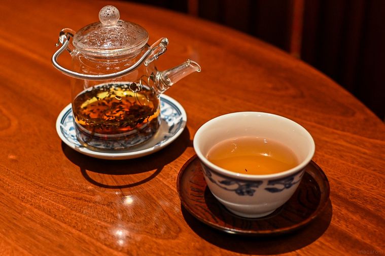 カップに入った中国茶のアップ