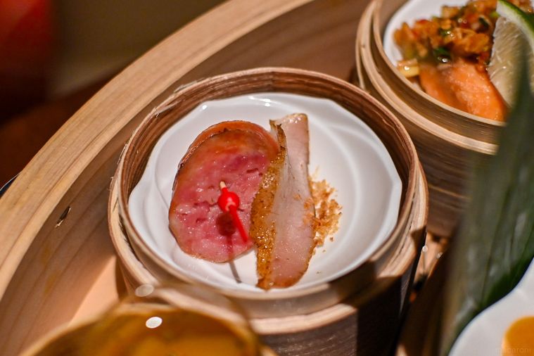 ソーセージと豚とろのアップ