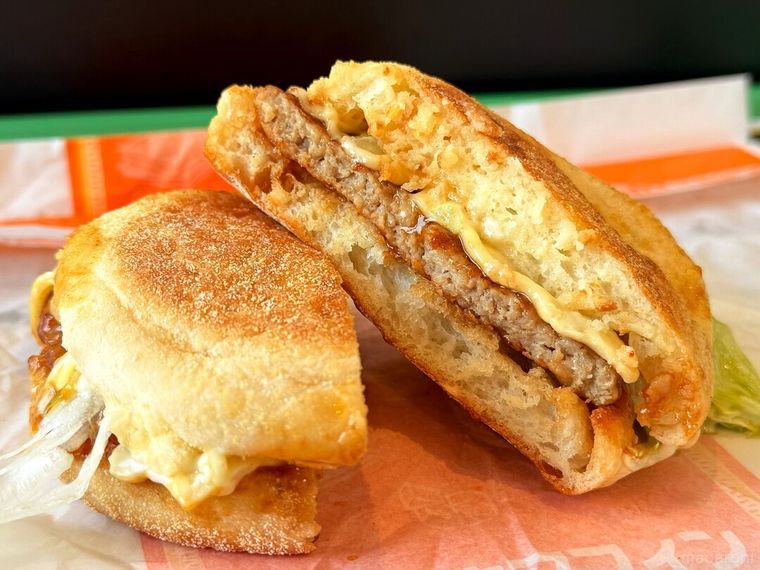 北海道4種のチーズてりやきマフィンの断面