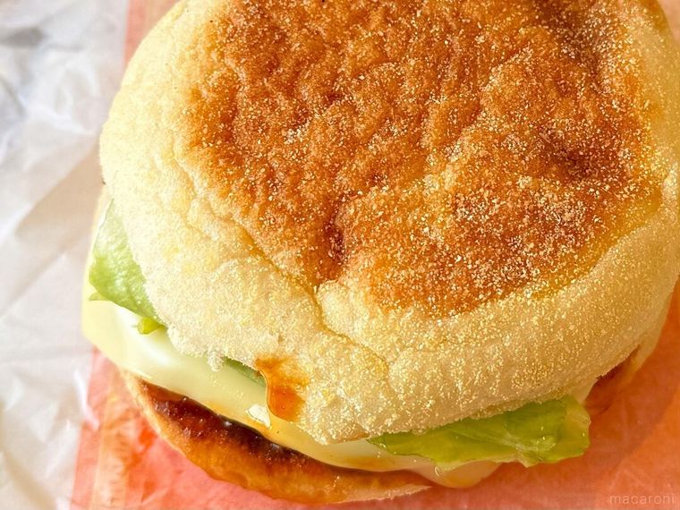 トレーにのった北海道4種のチーズてりやきマフィン