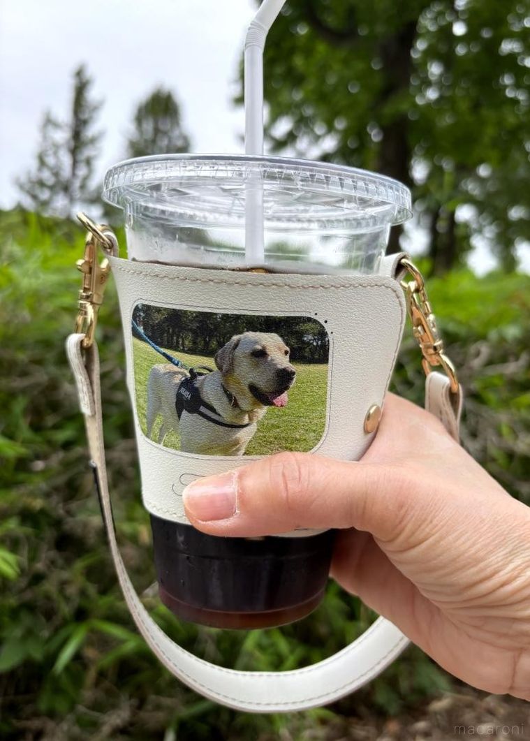 手に持ったカップホルダー