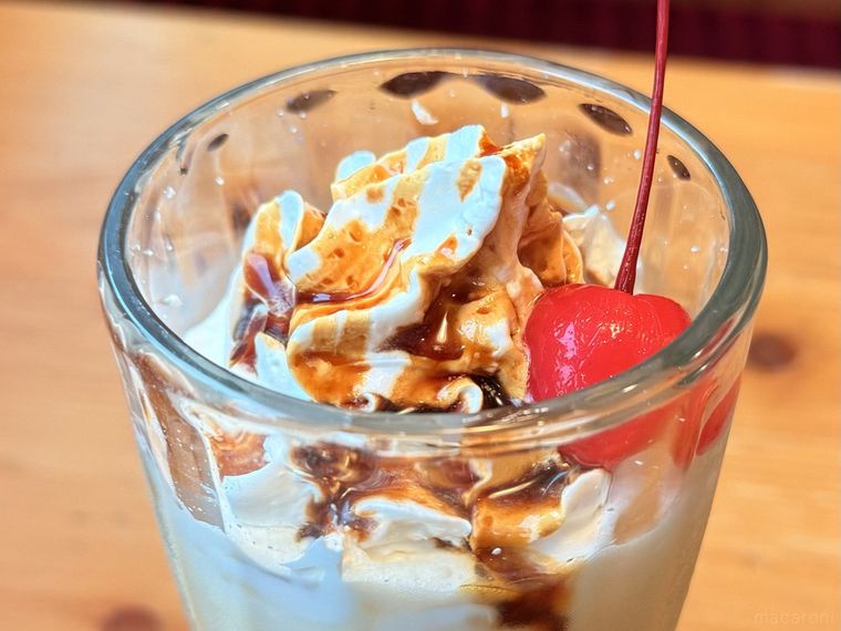 キャラメルソースがかけられたフラッペ クラシックプリン