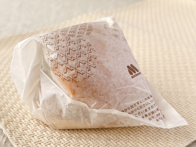 パッケージに包まれたバジルマヨの海老カツバーガー国産バジル