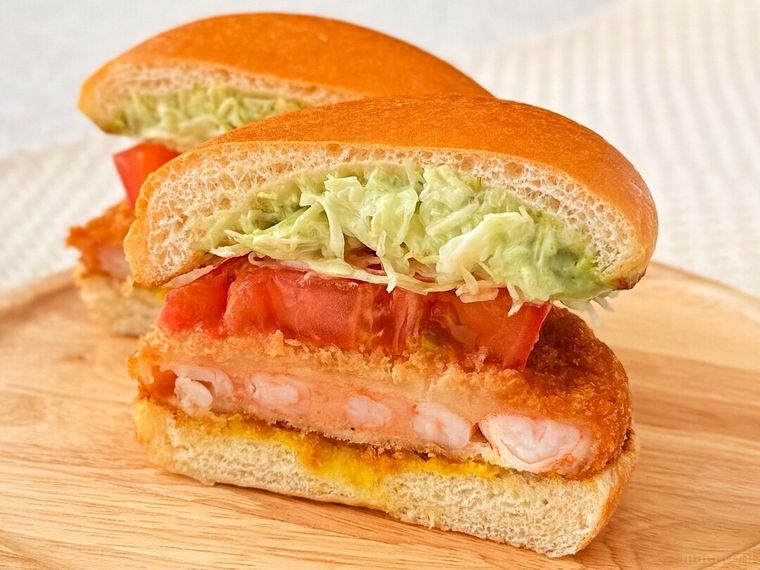 バジルマヨの海老カツバーガー国産バジルの断面
