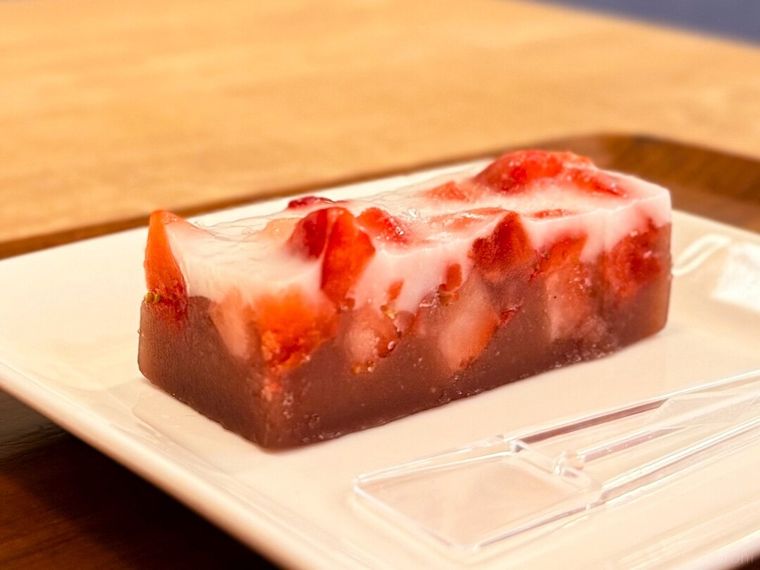 アイスドルチェ いちご練乳ようかんの断面