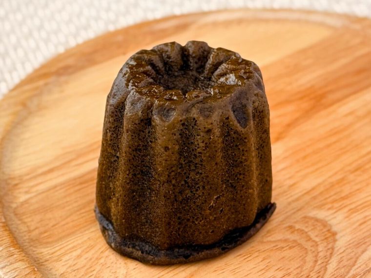 パッケージから取り出した米粉のほうじ茶コヌレこしあん入り