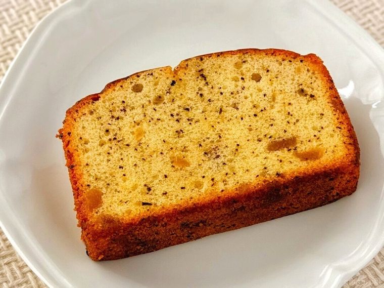 袋から取り出した紅茶アップルパウンド