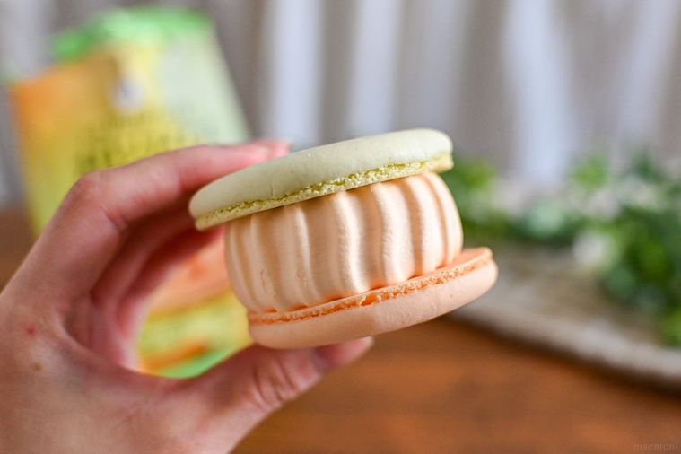 アイスを持っているところ