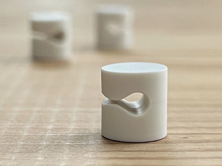 無印良品のマグネットケーブルホルダー