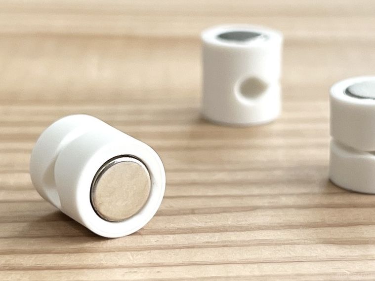 無印良品のマグネットケーブルホルダー