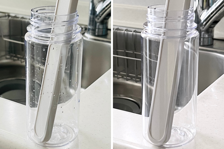 ボトル乾燥スティックで水筒を乾かしている様子