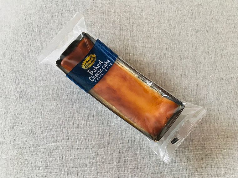 こんがりきつね色に焼かれたベイクドチーズケーキ